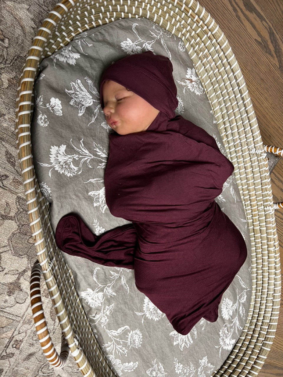 Baby swaddle and hat set in plum#color_plum